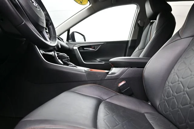 Used 2022 White Toyota Adventure image 23