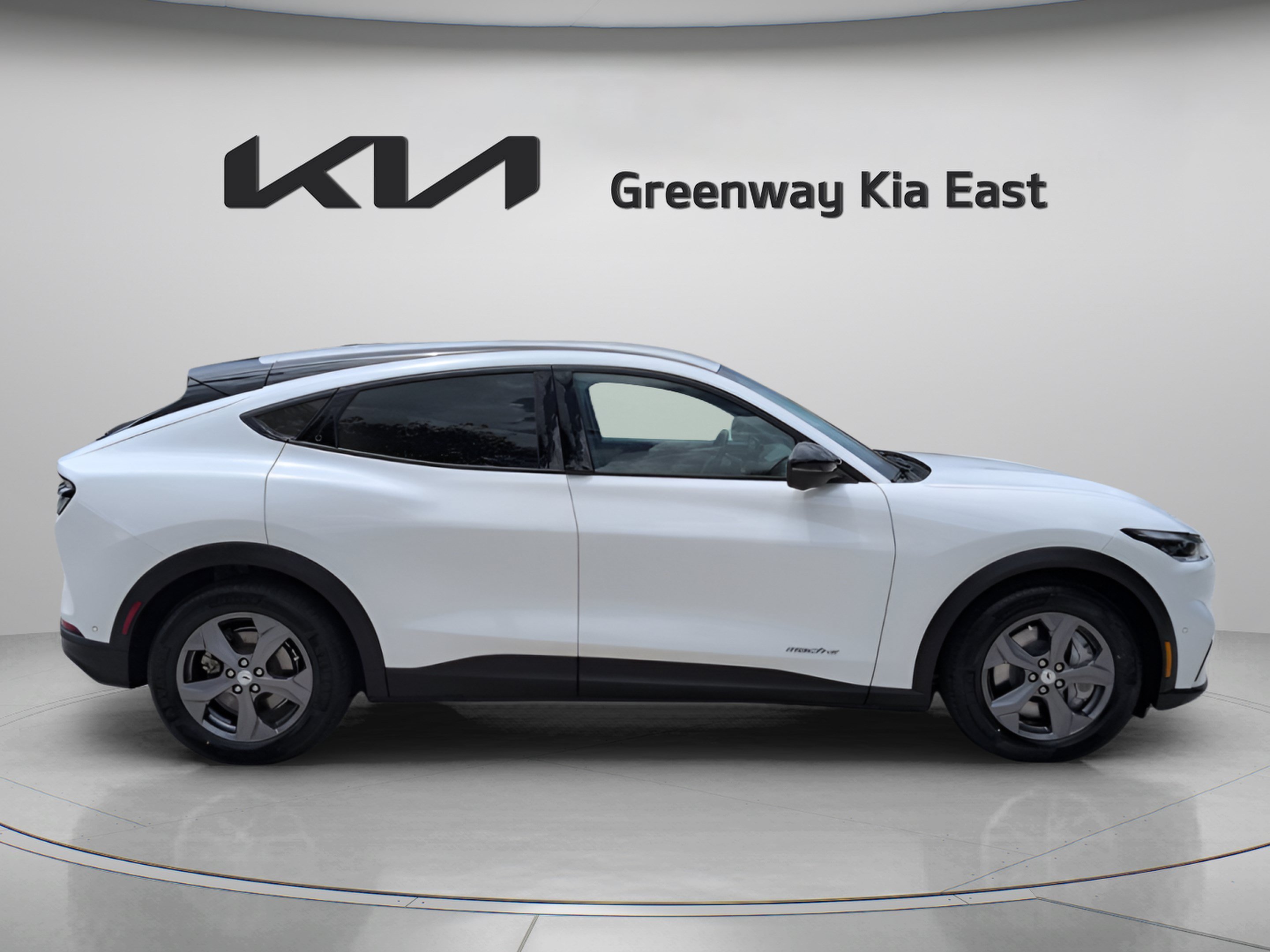 Used 2023 White Metallic Ford Select image 5