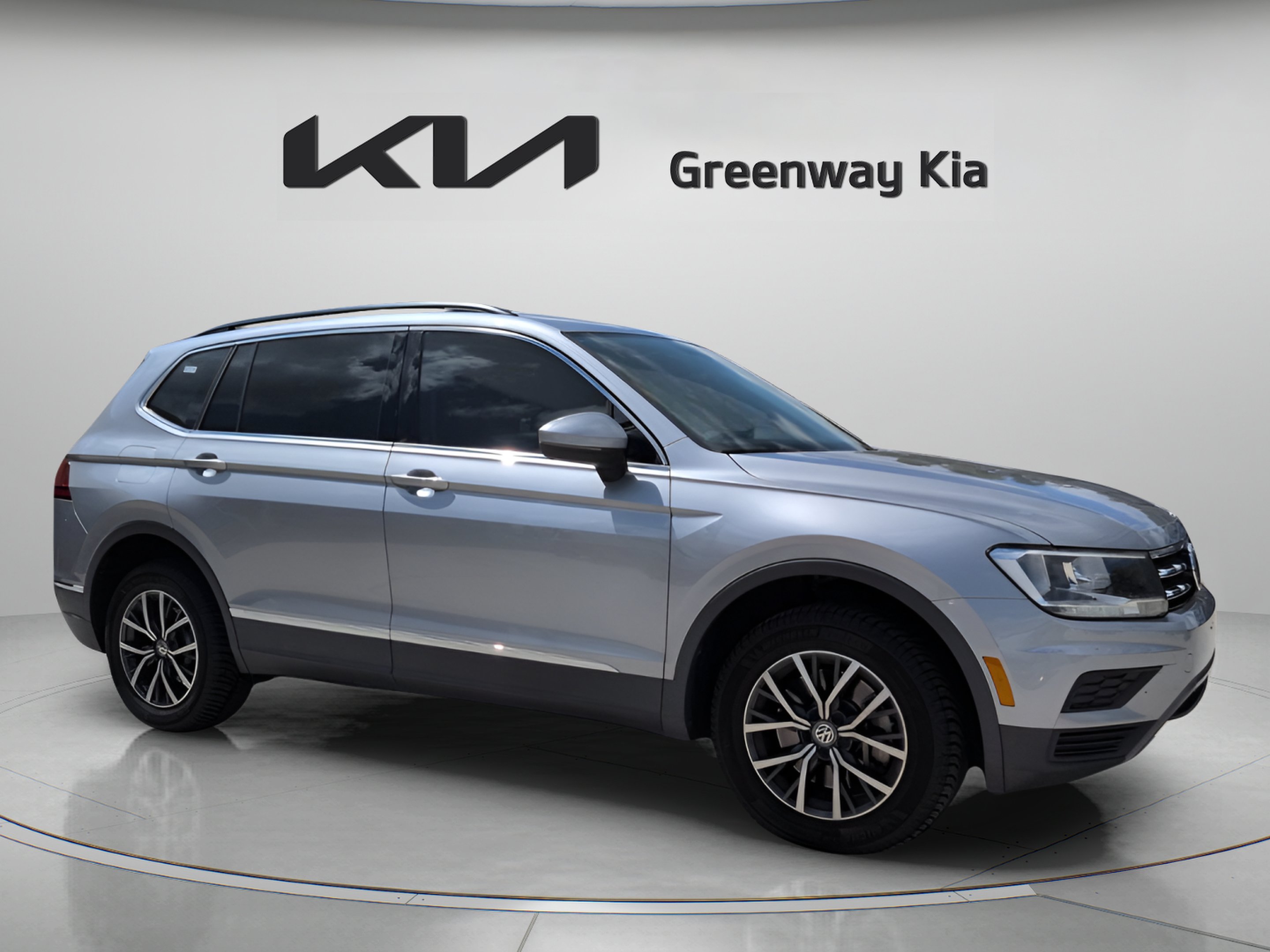 Used 2020 Silver Metallic Volkswagen 2.0T SE image 8