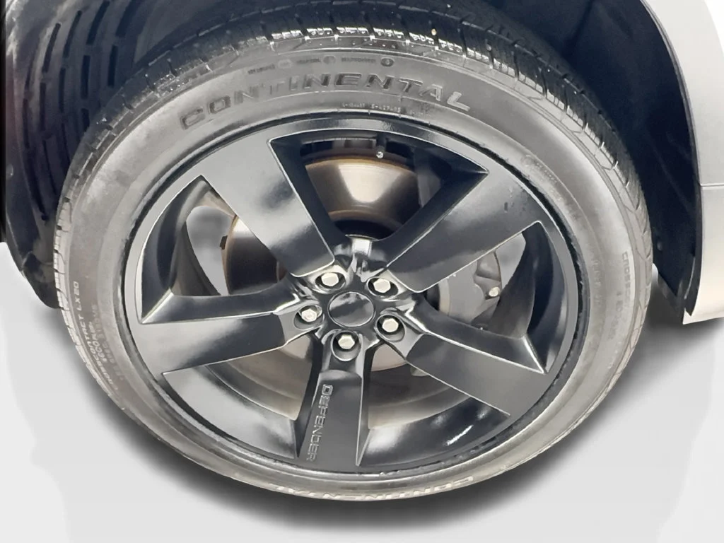 Used 2023 White Land Rover SE image 14