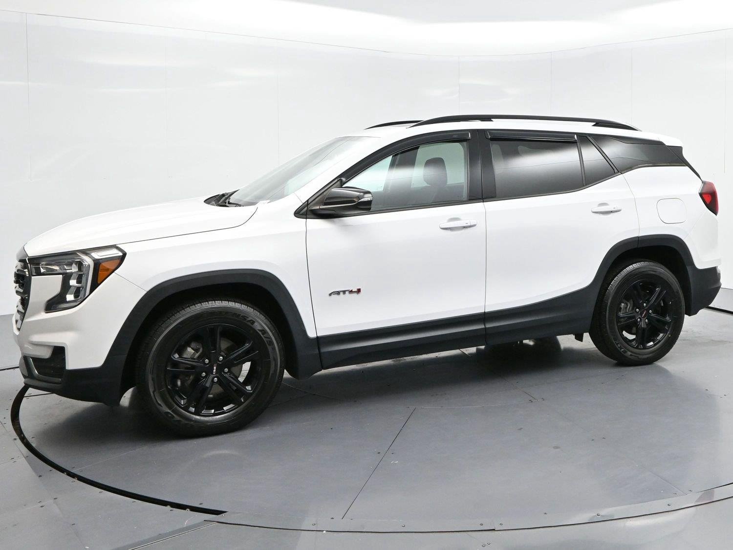 Used 2022 Summit White GMC AT4 image 4
