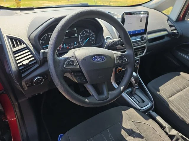 Used 2021 Red Ford SE image 16