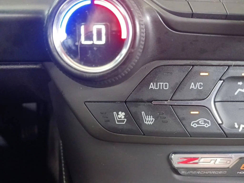 Used 2015 TORCH RED Chevrolet Z06 2LZ image 24