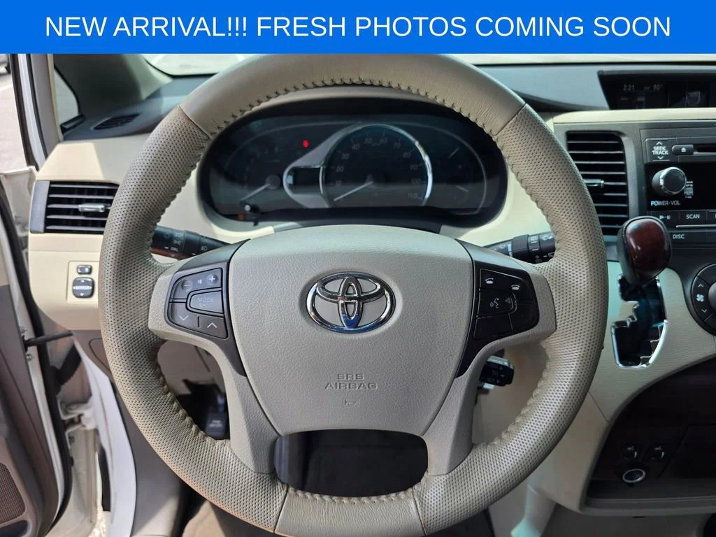 Used 2011  Toyota XLE AAS image 11