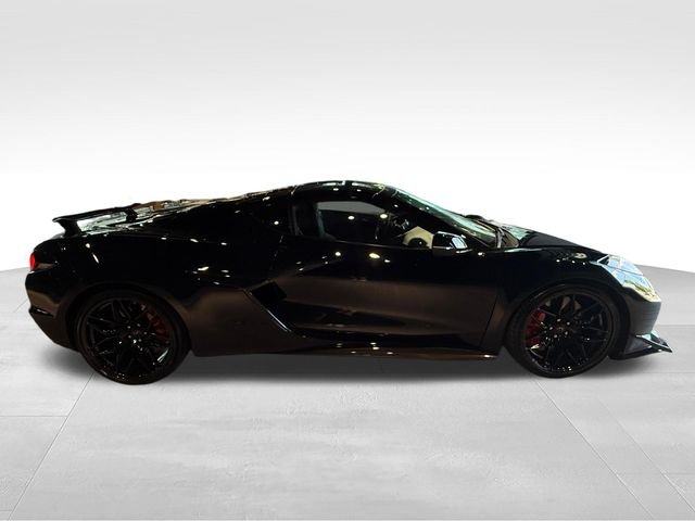 Used 2025 Black Chevrolet Z06 image 6
