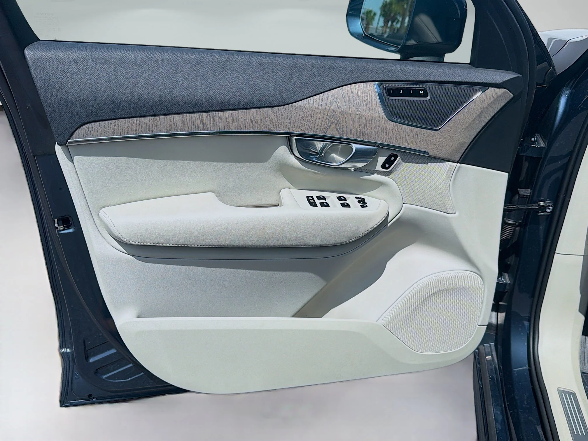 Used 2025 Denim Blue Metallic Volvo Plus image 22
