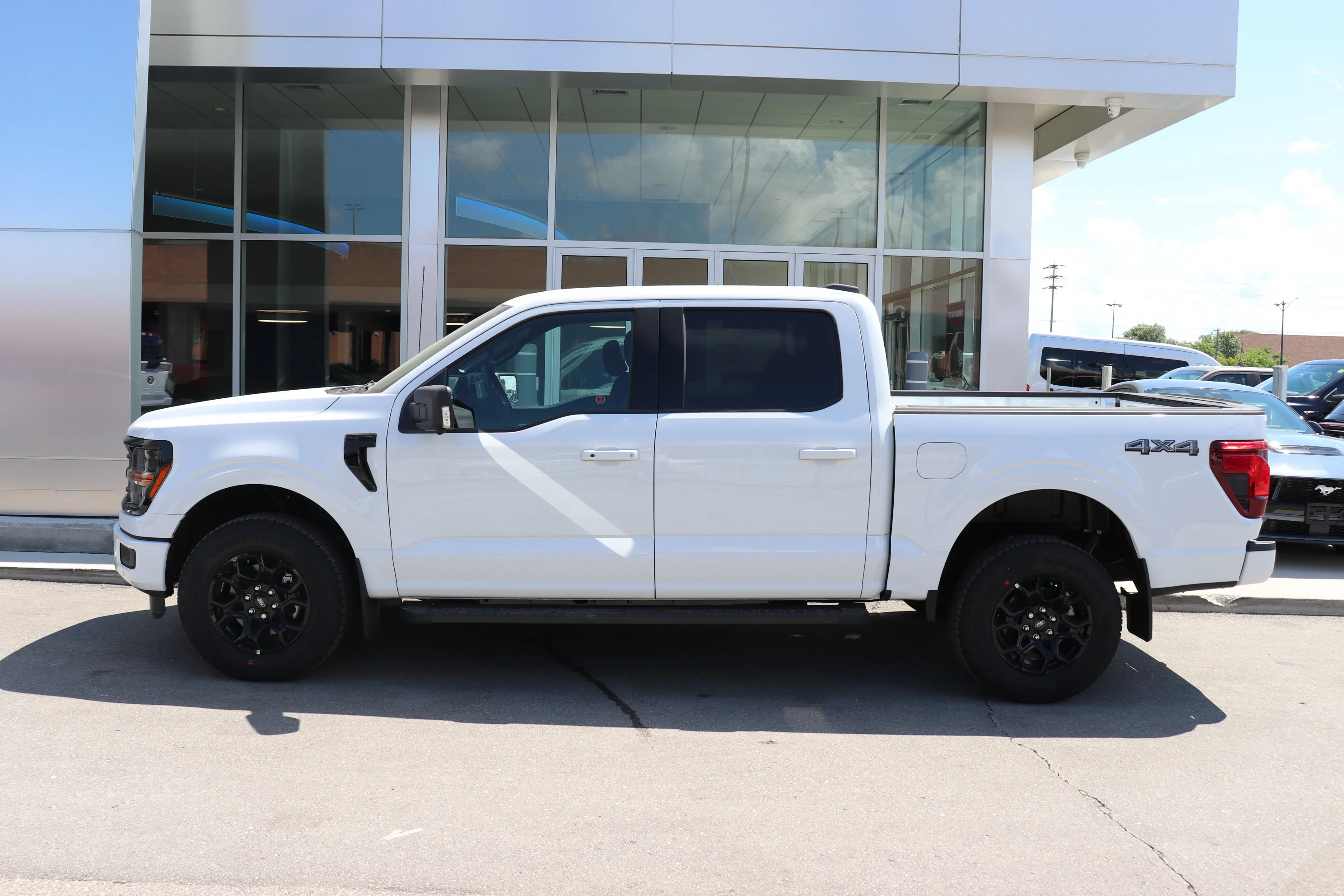 New 2026 OXFORD WHITE Ford XLT image 2
