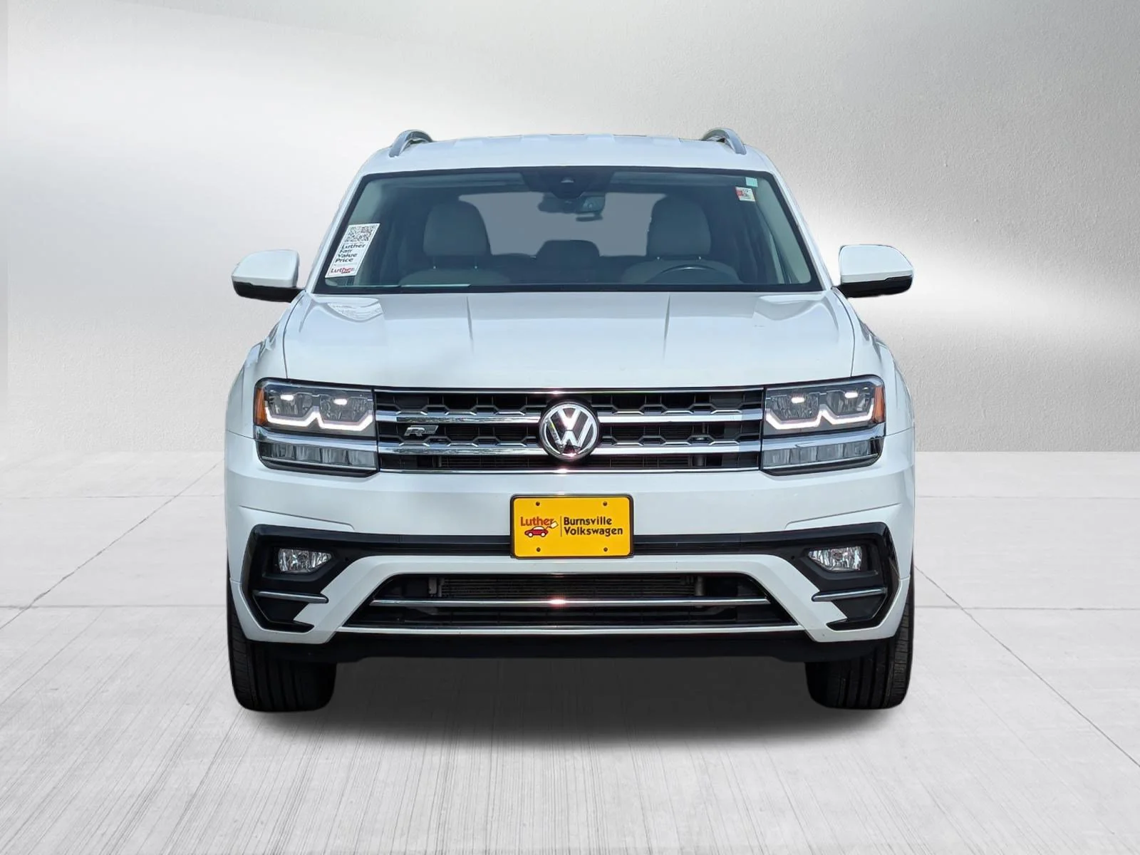 Used 2018 Pure White Volkswagen 3.6L V6 SE w/Technology image 2