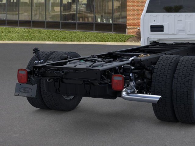 2025 Ford F-550 Super Duty Chassis Cab XL - Photo 43