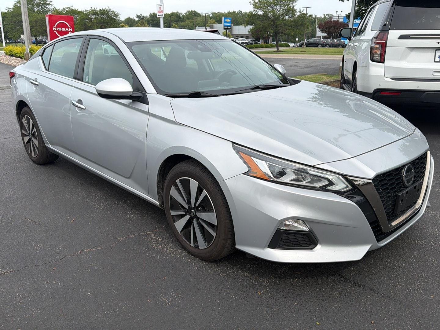 Used 2022 Brilliant Silver Metallic Nissan 2.5 SV image 2