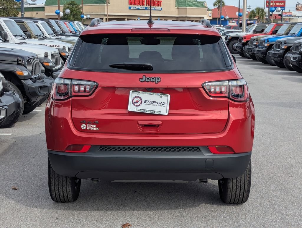New 2026 Red Hot Pearlcoat Jeep Latitude image 6