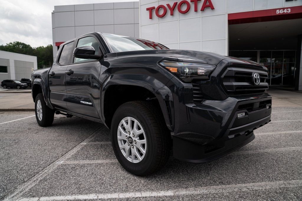 2025 Toyota Tacoma SR5 - Photo 10