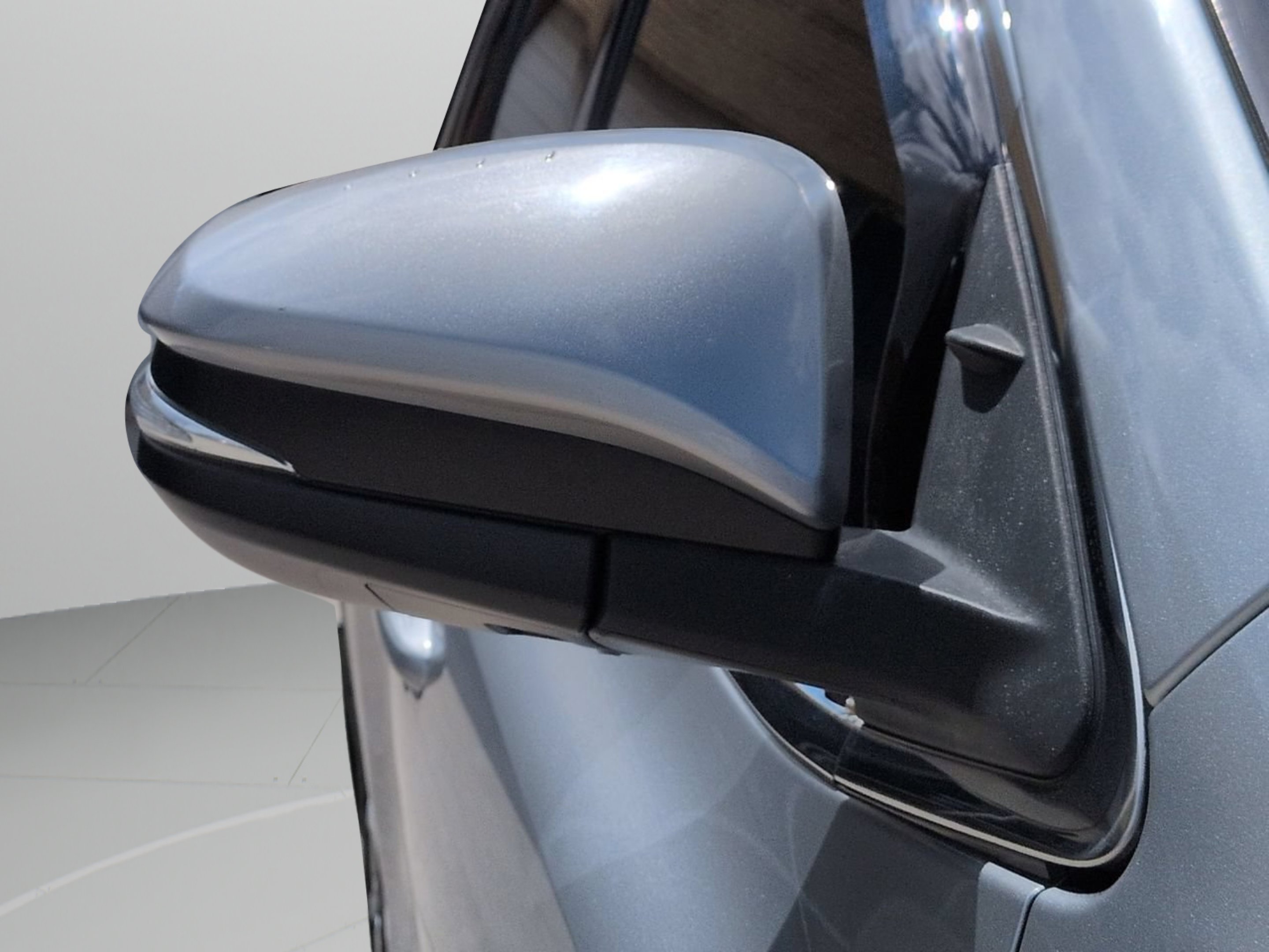 Used 2015 Silver Sky Metallic Toyota Limited image 33