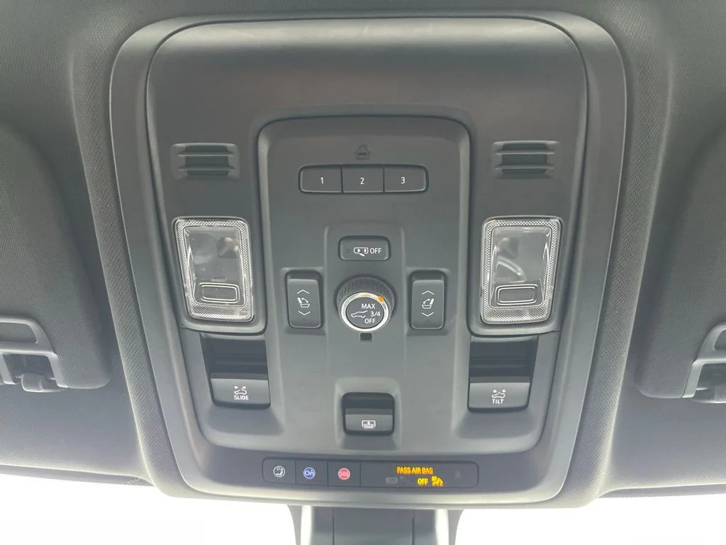 Used 2021  Chevrolet High Country image 63