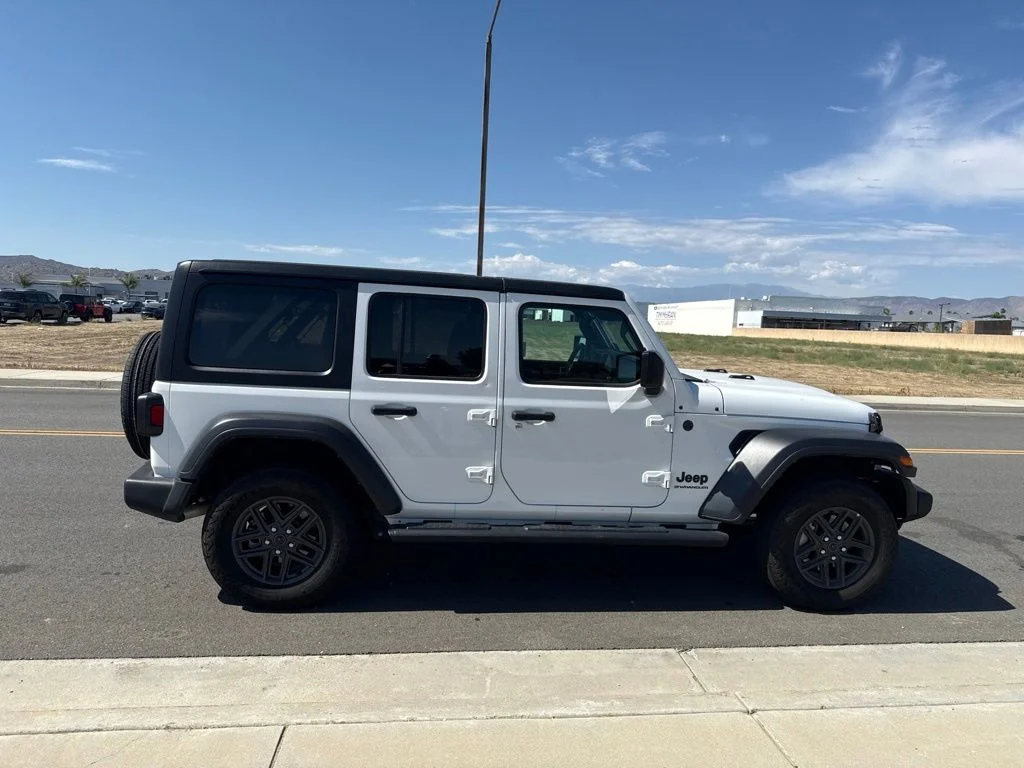 Used 2025 White Jeep Sport S image 9