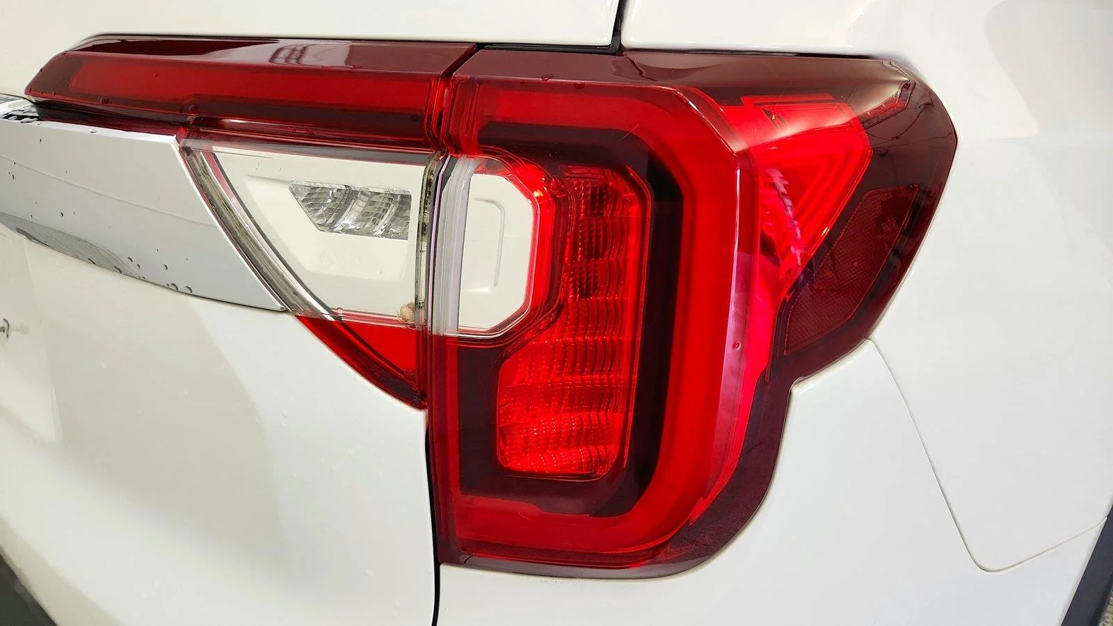 Used 2022 Summit White GMC SLE image 33