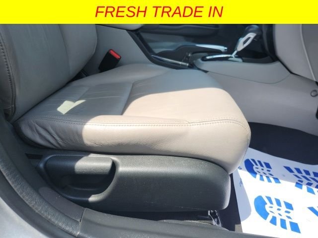 Used 2015 Silver Honda EX-L image 22
