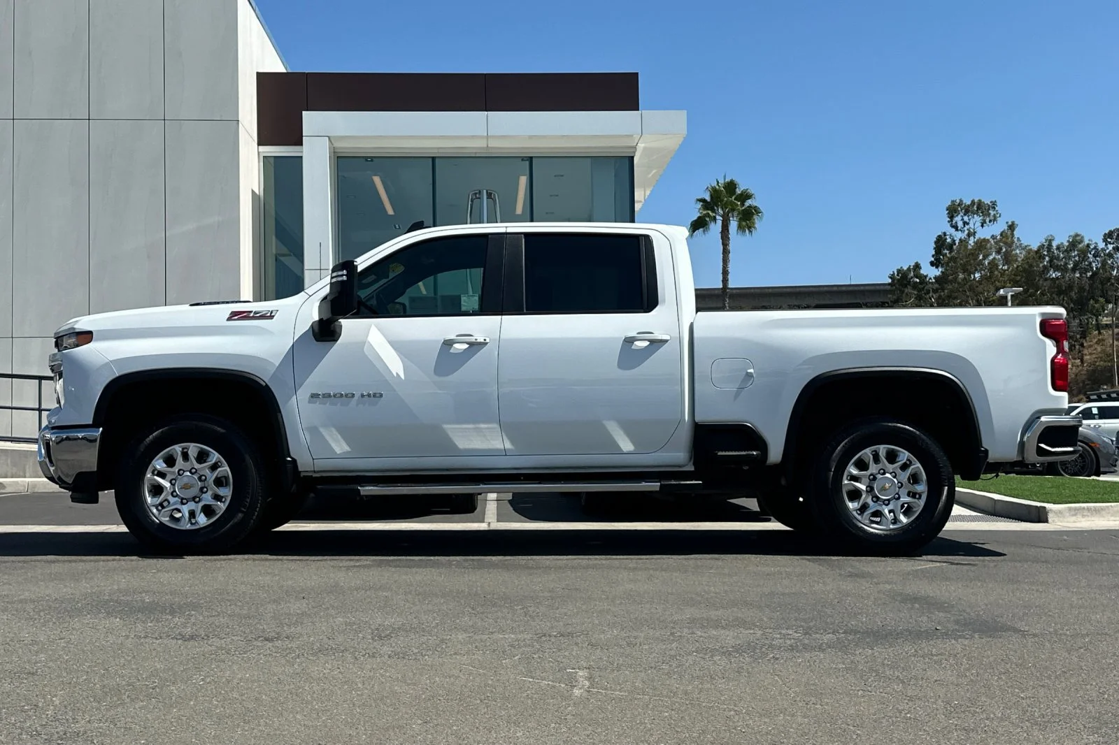 Used 2025 White Chevrolet LT image 6