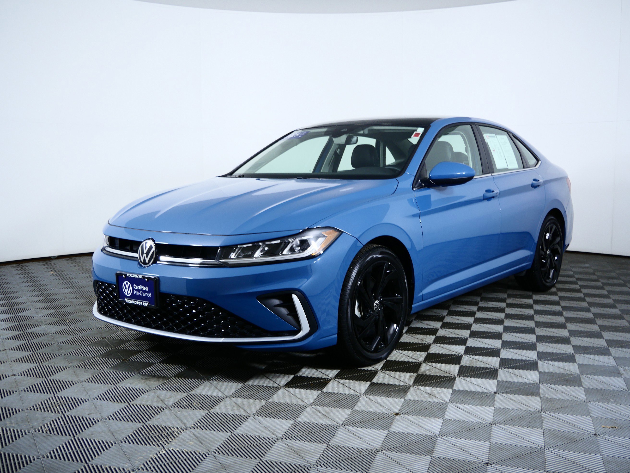 Used 2025 MONTERY BLUE Volkswagen SE image 3