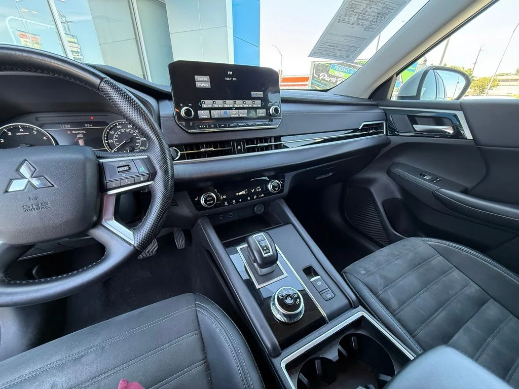 Used 2023 Silver Mitsubishi SE image 20