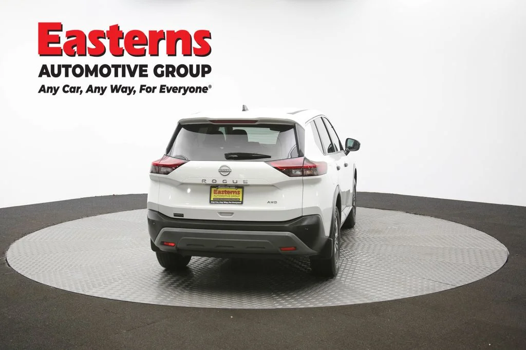 Used 2022 White Nissan S image 38