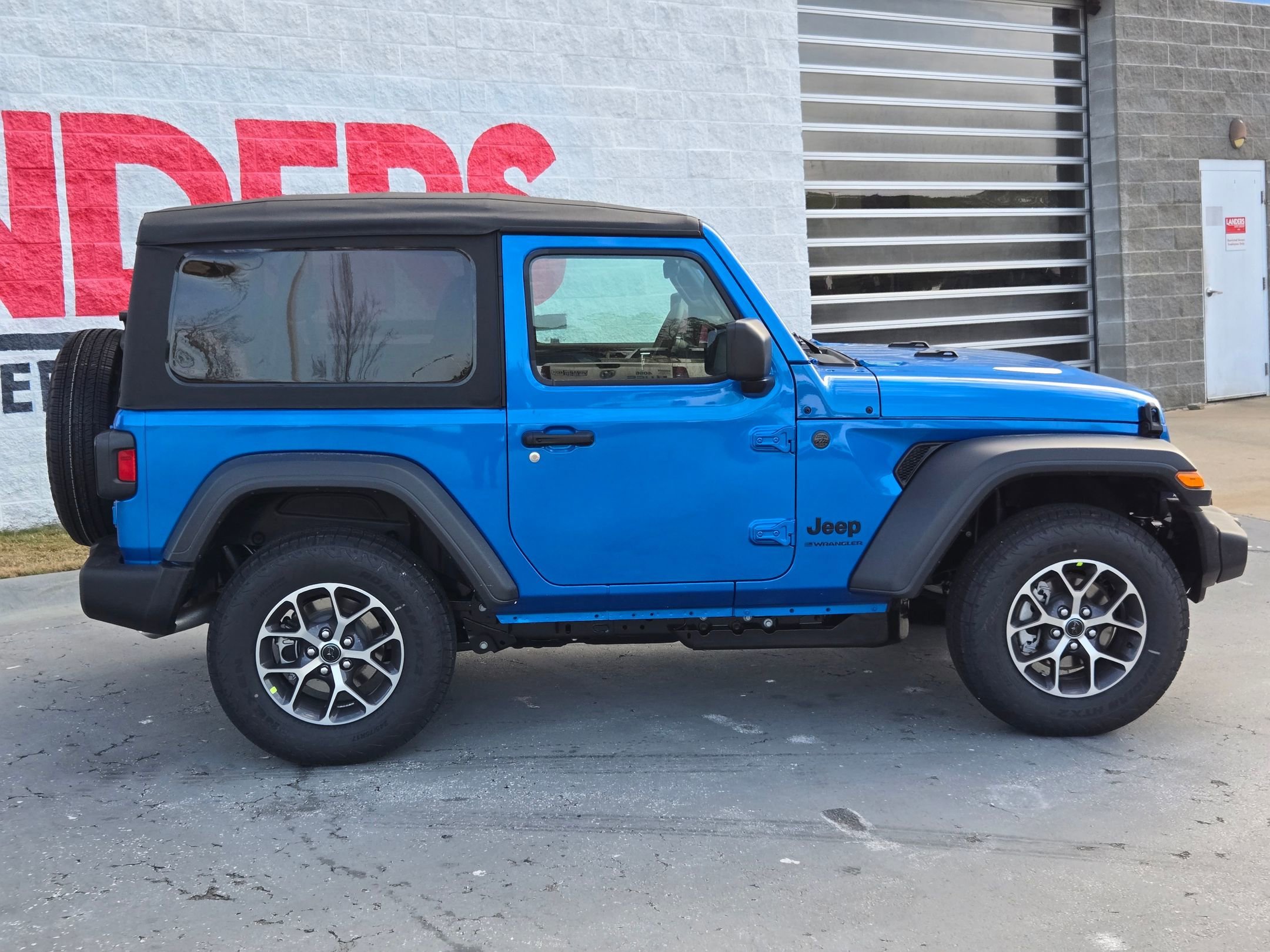 New 2026 Hydro Blue Pearl-Coat Exterior Paint Jeep Sport S image 8