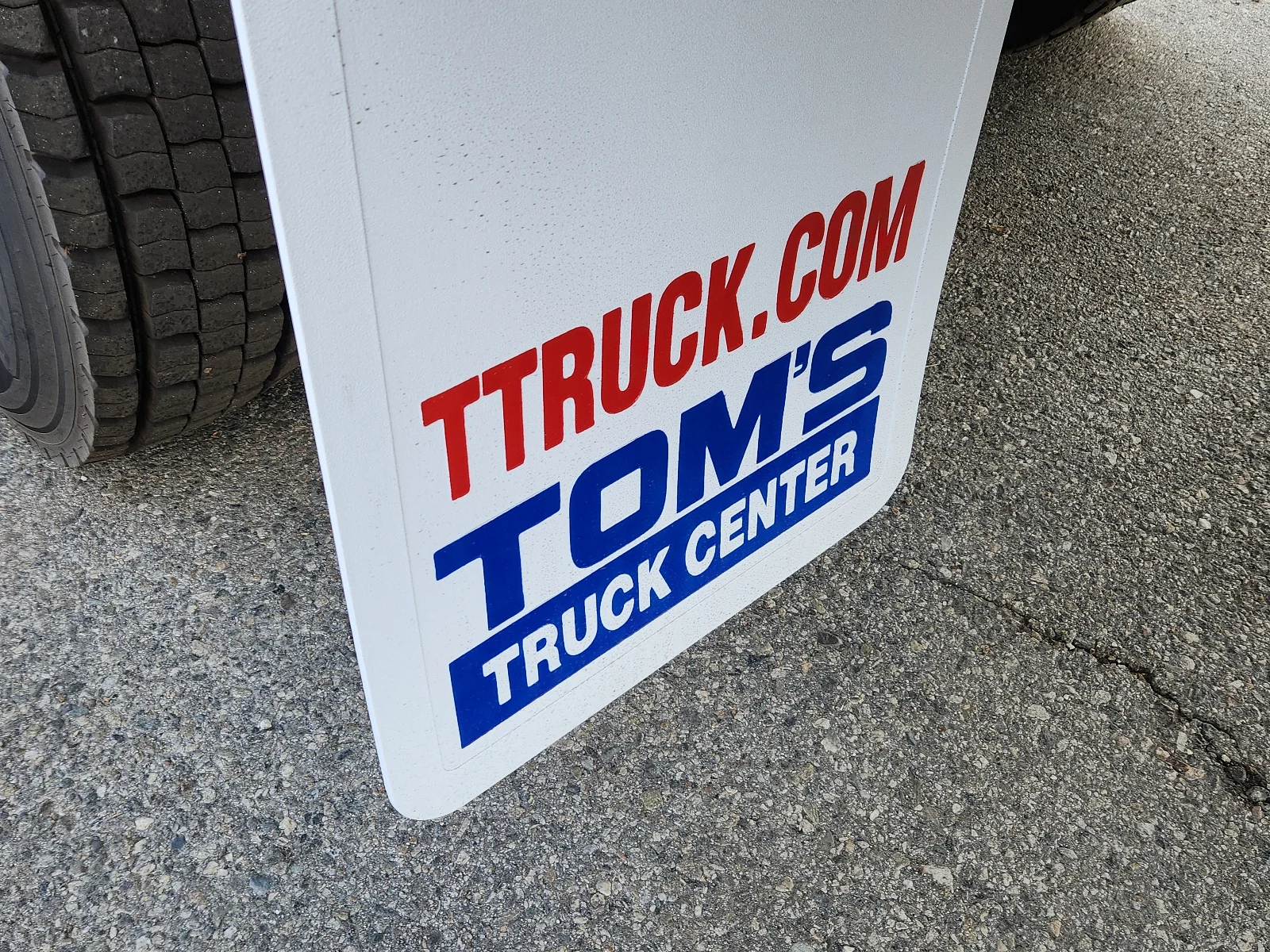 Used 2024 White Isuzu  image 12