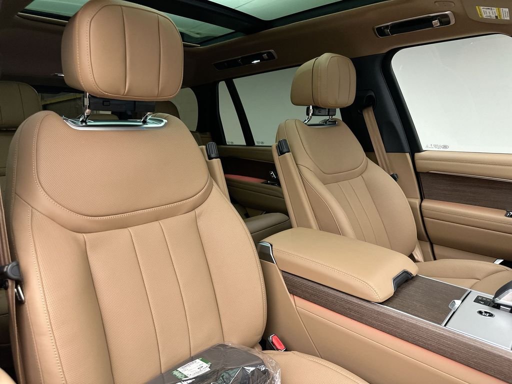 New 2026 Santorini Black Land Rover SE image 14