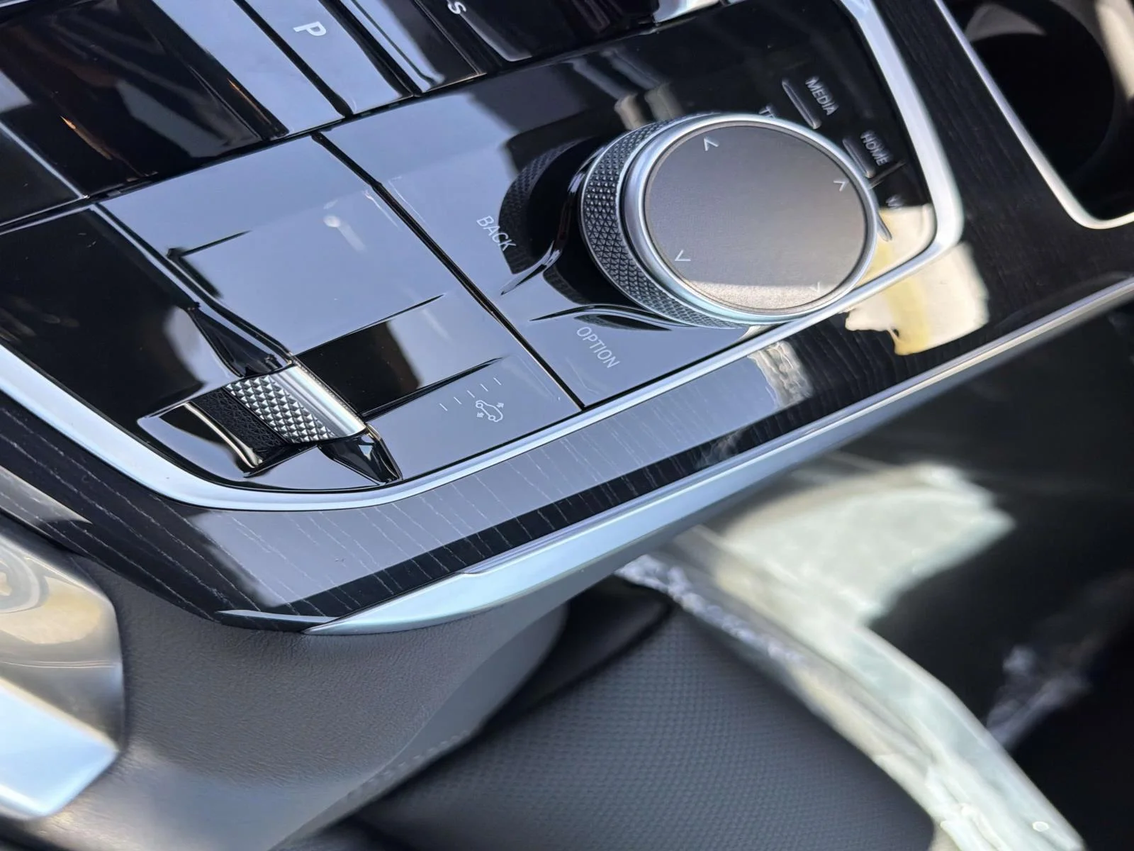 New 2026 Black Sapphire Metallic BMW xDrive50e image 26