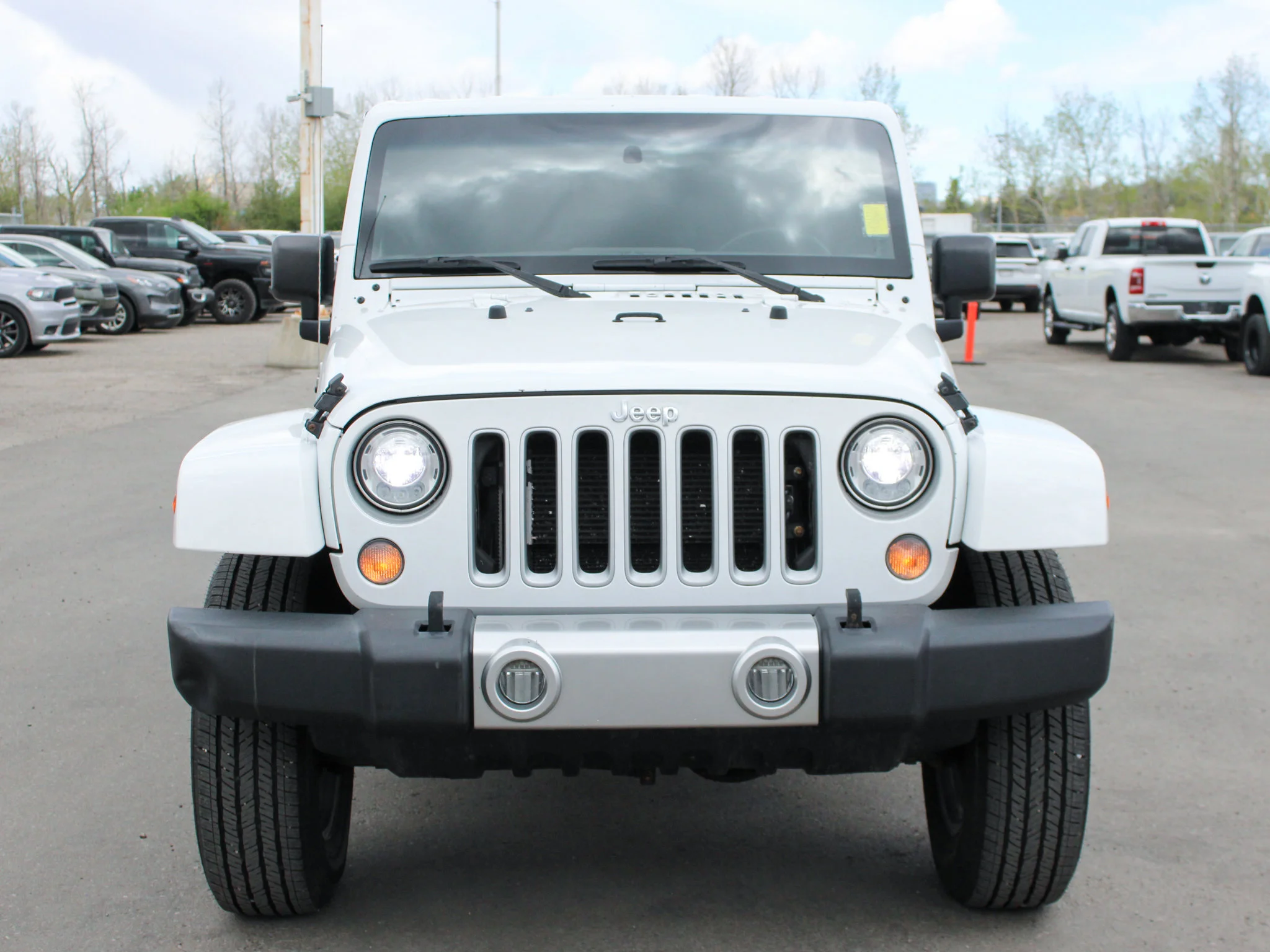 Used 2018 White Jeep Sahara * No Accidents | V6 | 3M PPF | Alpine | Heated Leather | Max Tow Package | NAV | Remote Start image 9