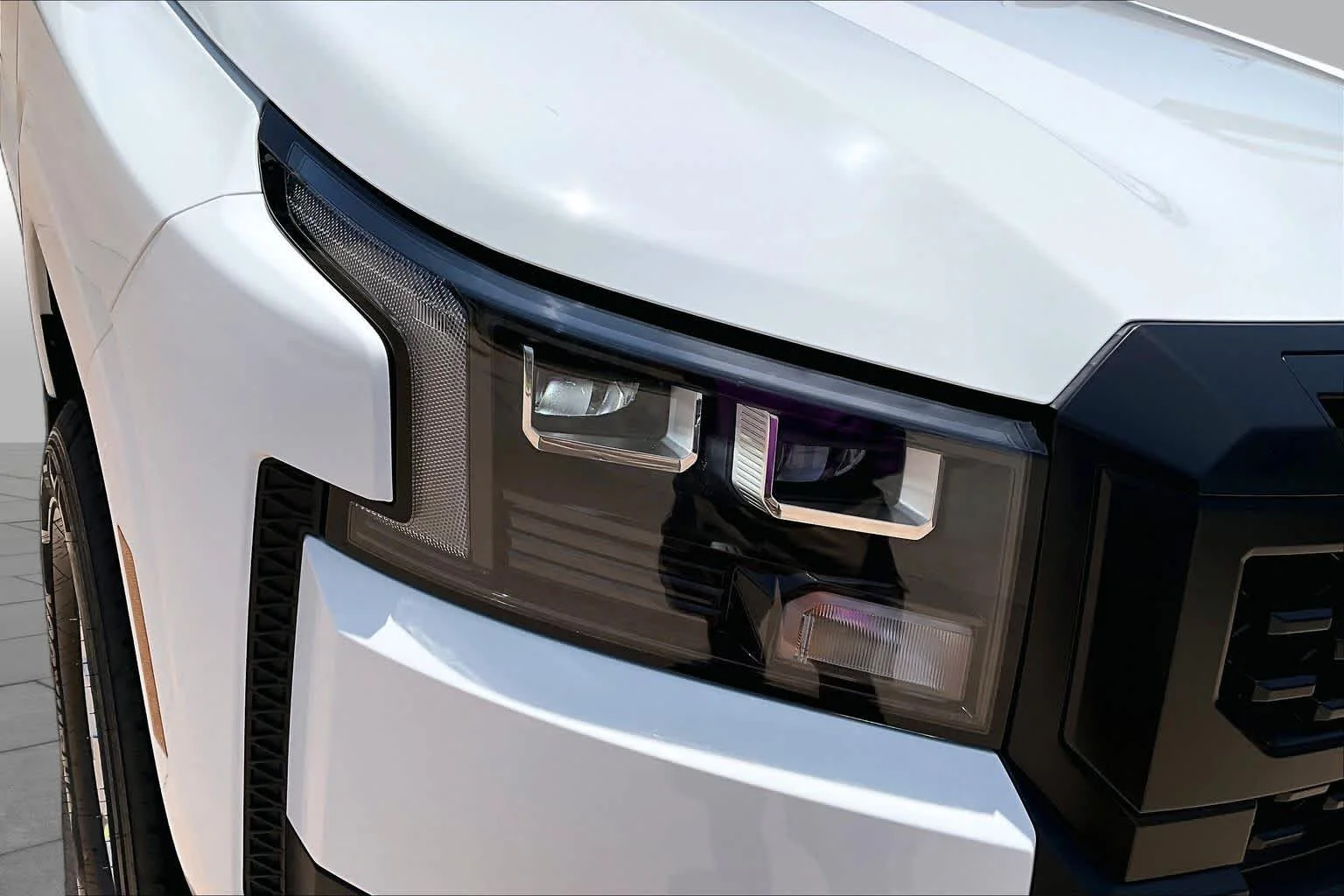 New 2026 Glacier White Nissan S image 13