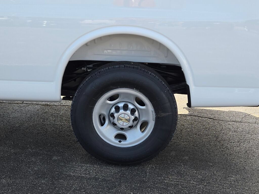 2026 Chevrolet Express Cargo Work Van - Photo 15