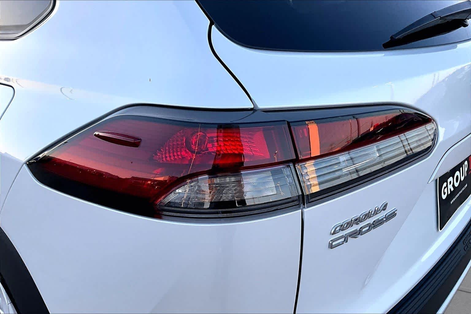 Used 2026 Wind Chill Pearl Toyota LE image 29