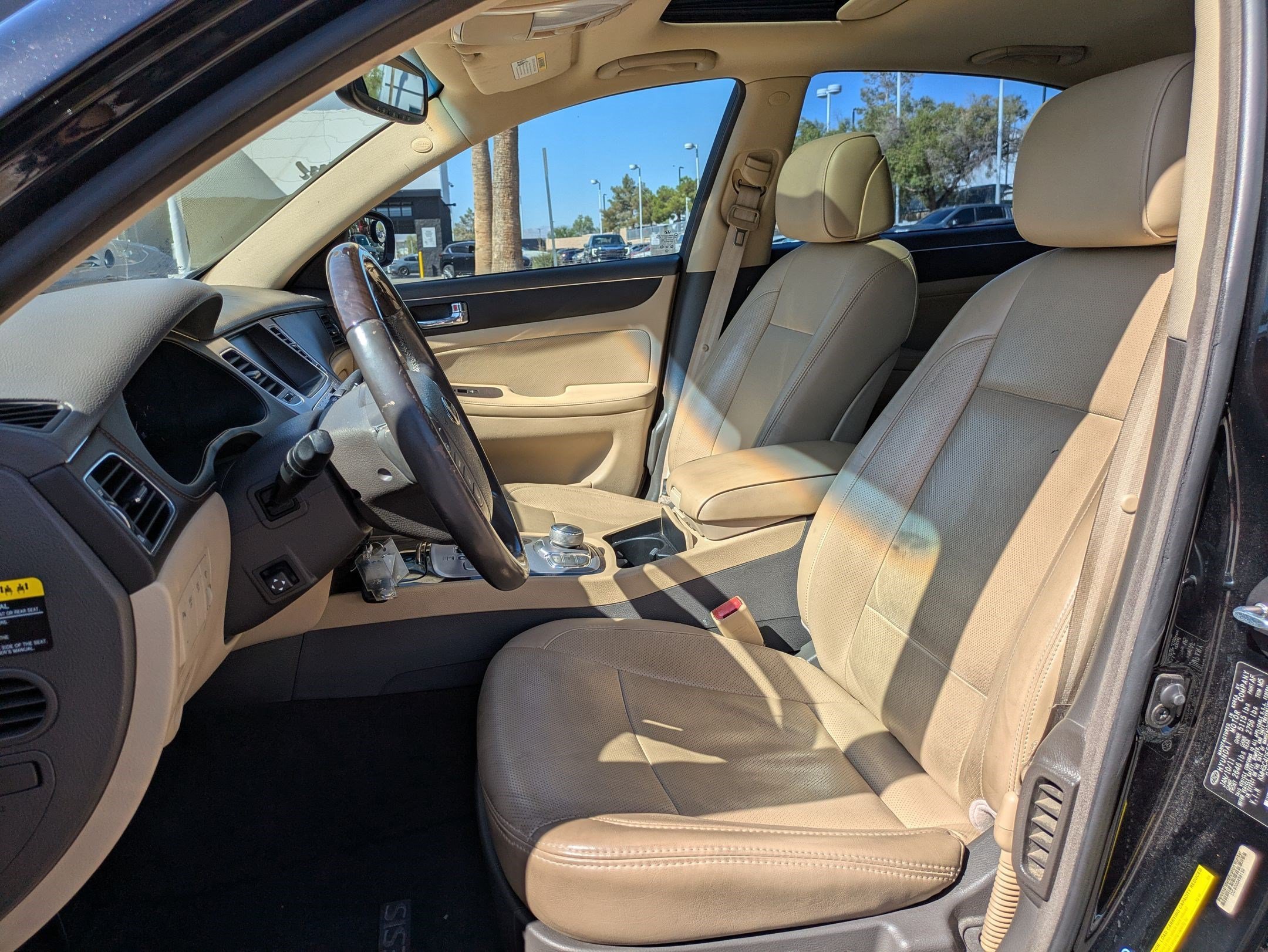 Used 2011 Black Noir Pearl Hyundai 4.6 image 26