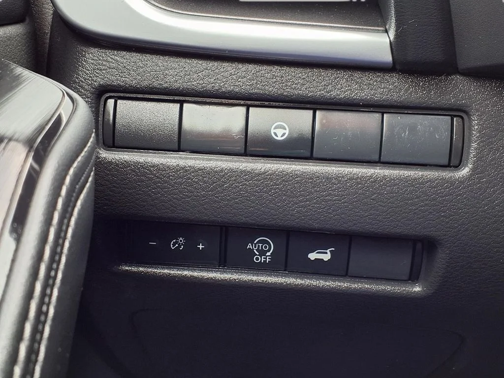Used 2025 Gray Nissan SV image 17