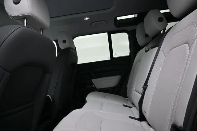 Used 2025 Blue Land Rover S image 12