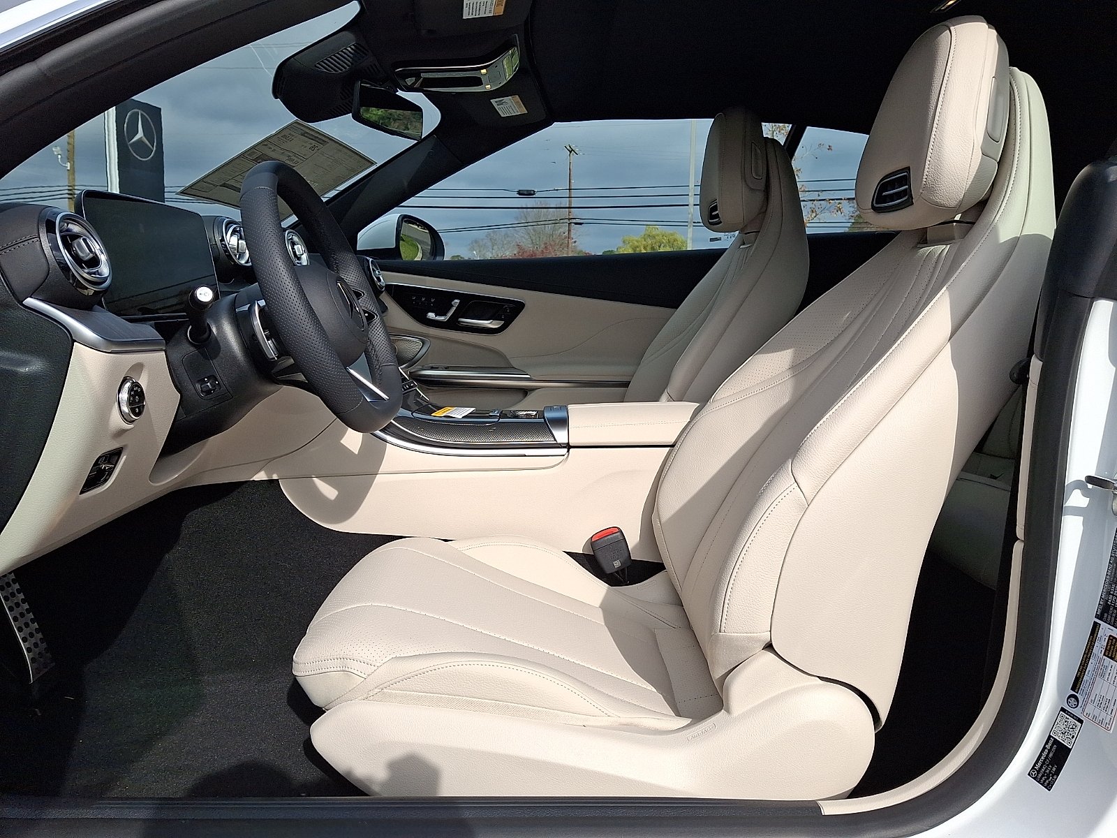 New 2026 MANUFAKTUR Moonlight White Metallic Mercedes-Benz CLE 300 image 9