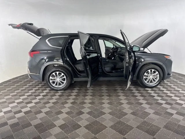 Used 2019 Black Hyundai SE image 15