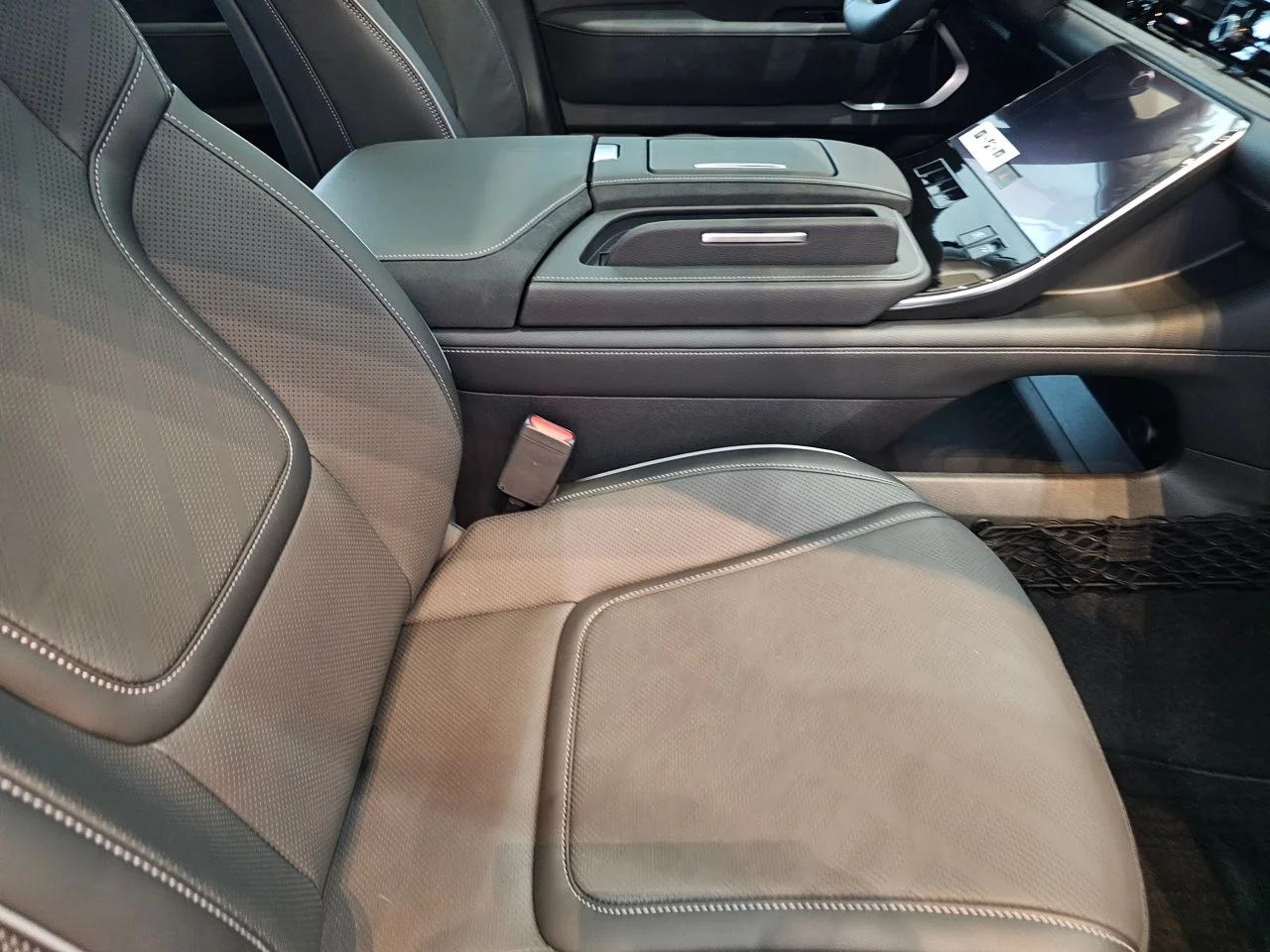 New 2026 ANTHRACITE GRAY INFINITI Luxe 4WD image 29