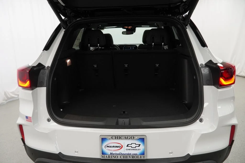 New 2026 Iridescent Pearl Tricoat Chevrolet RS image 25