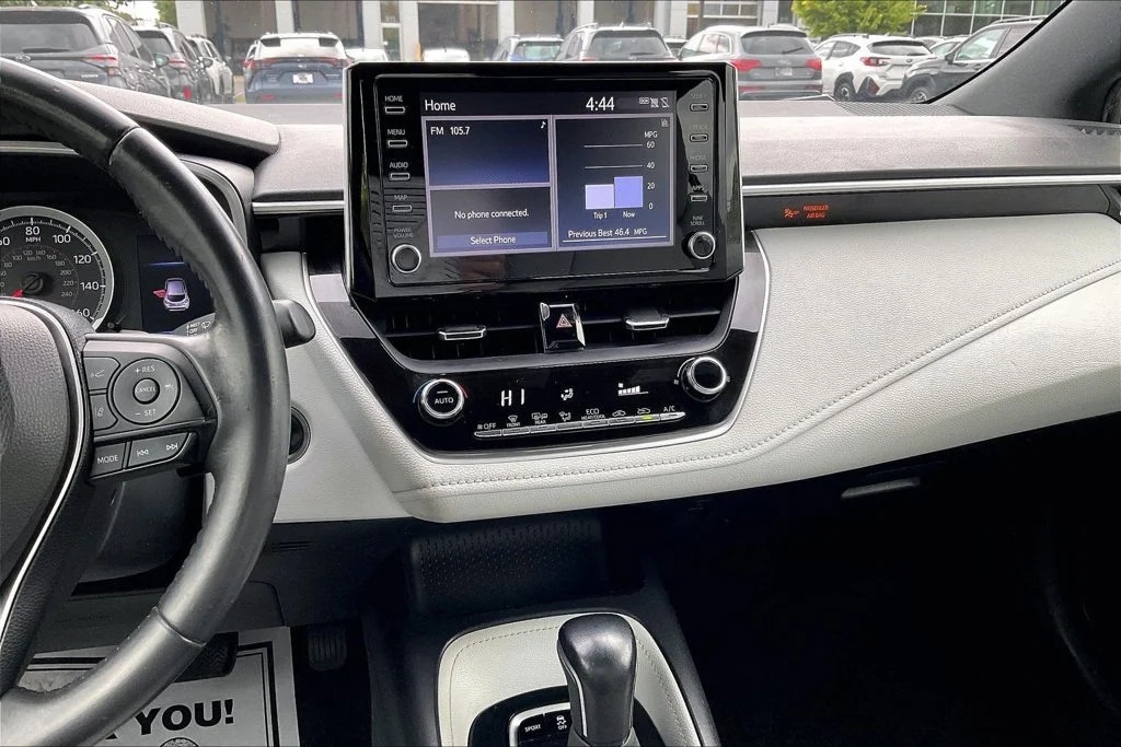 Used 2019 White Toyota SE image 6