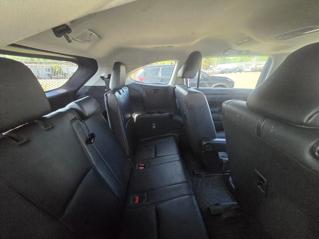 Used 2021 Silver Toyota XLE image 7