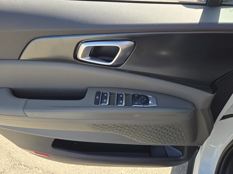 New 2026 Snow White Pearl Kia LXS image 10