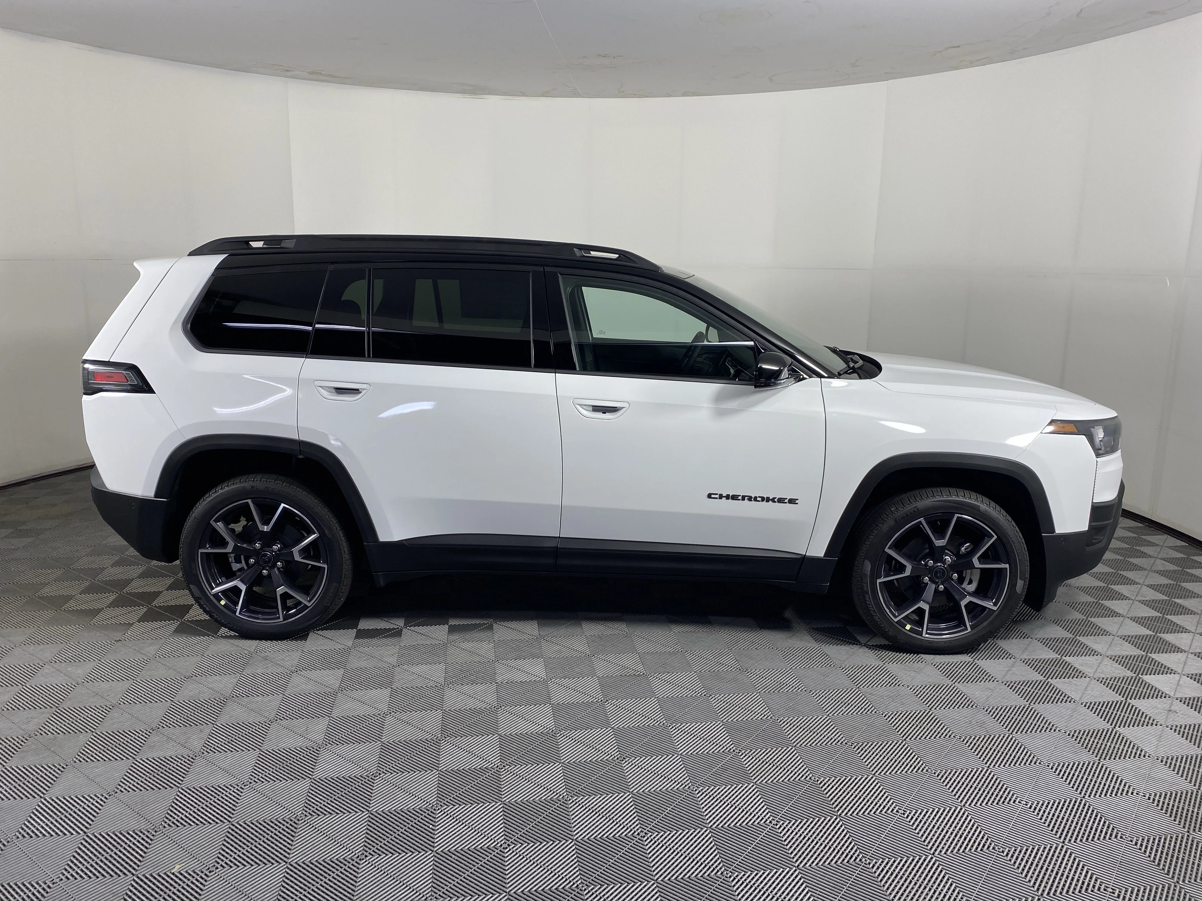 New 2026 Bright White Clear-Coat Exterior Paint Jeep Overland image 7