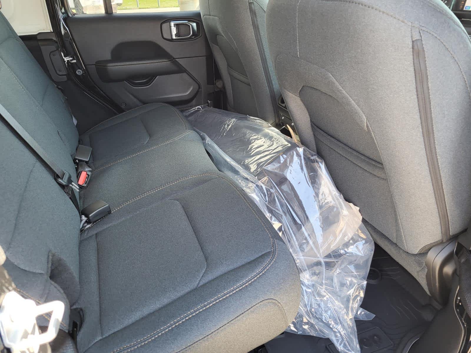 2025 Jeep Wrangler 4-Door Sahara - Photo 11