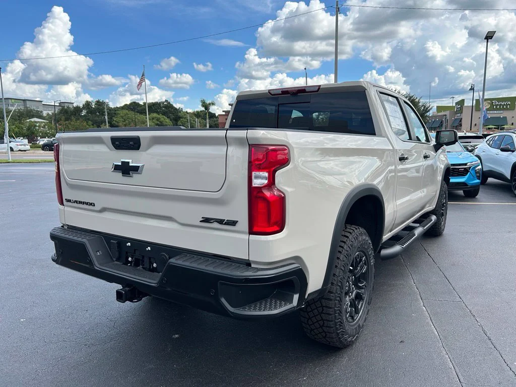 2026 Chevrolet Silverado 1500 ZR2 - Photo 8