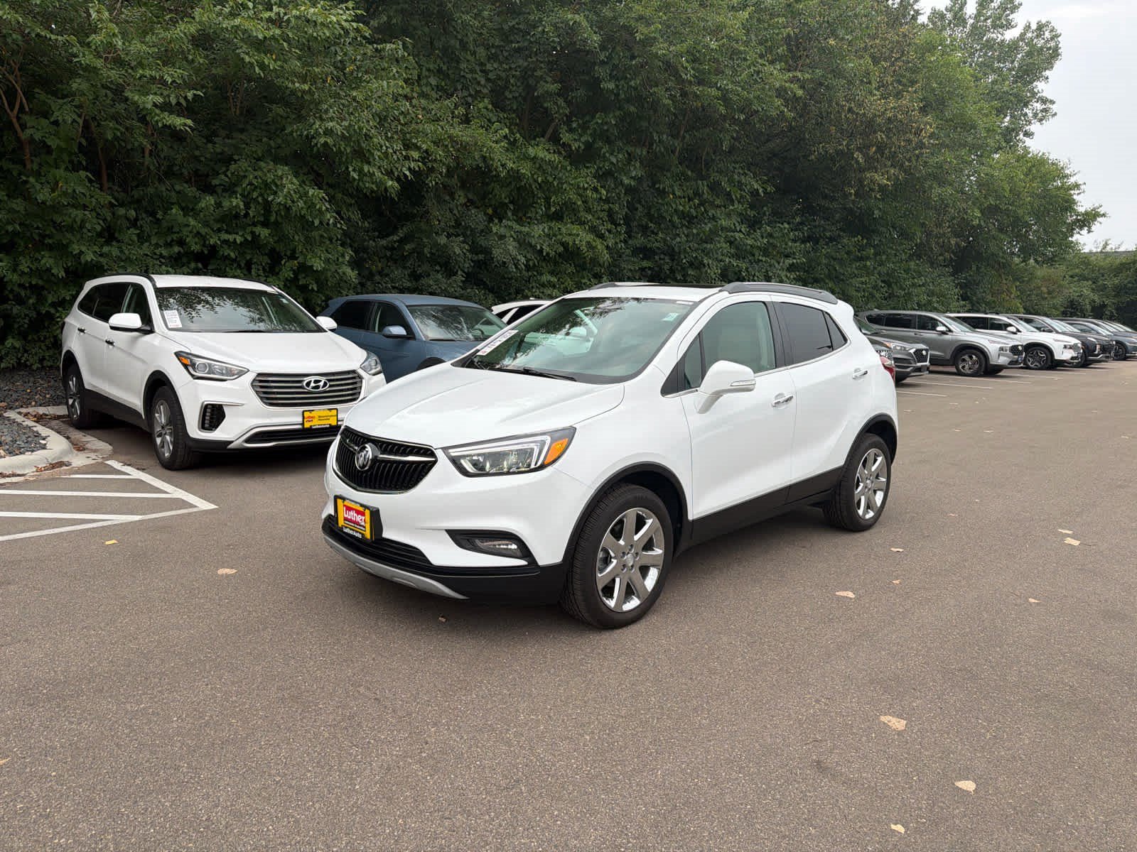 Used 2017 Summit White Buick Essence image 4