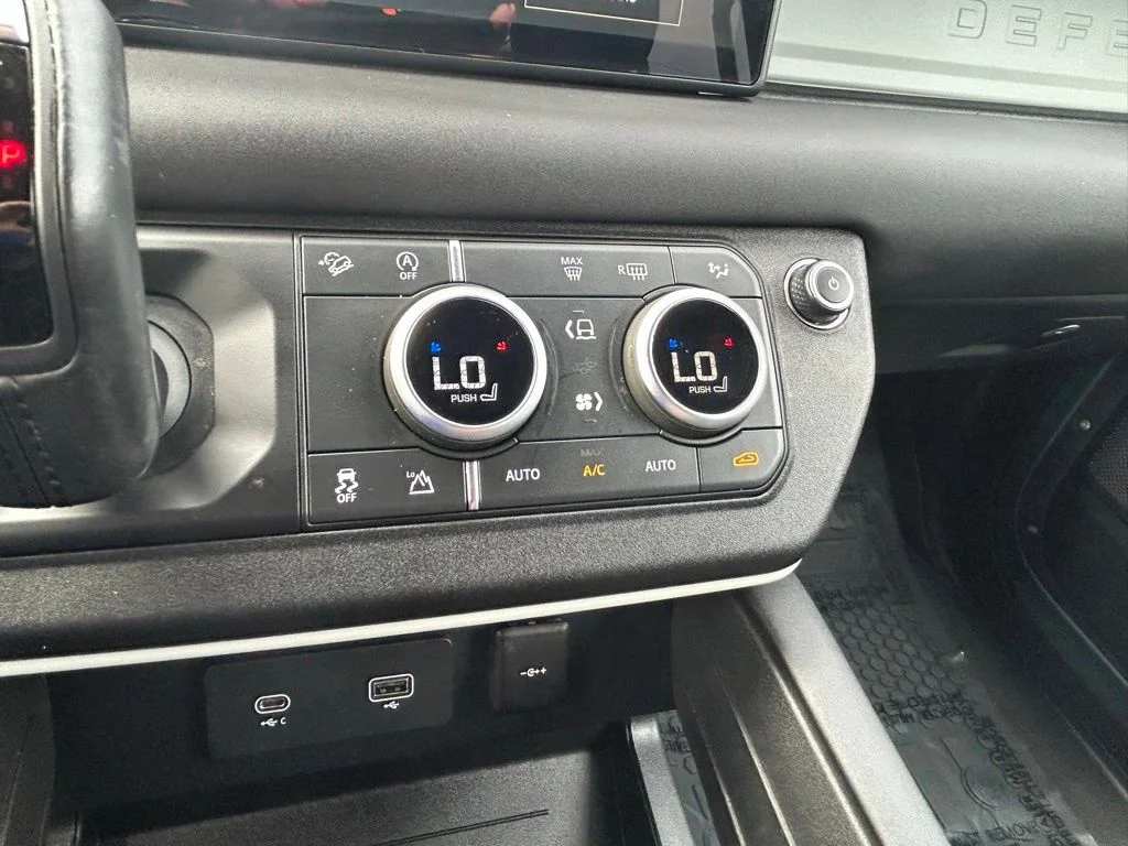Used 2024 Blue Land Rover S image 25