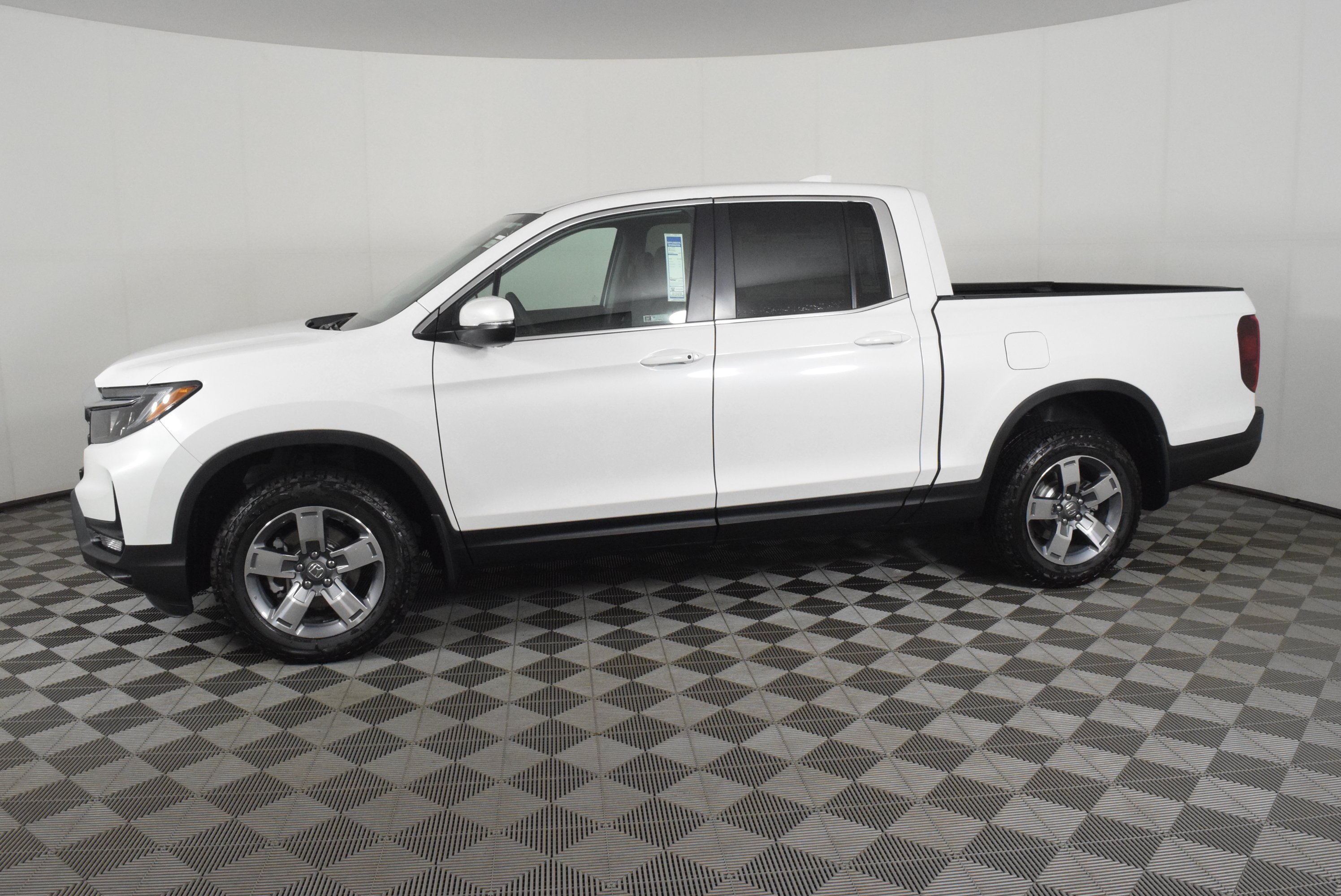 New 2026 Platinum White Pearl Honda RTL image 9