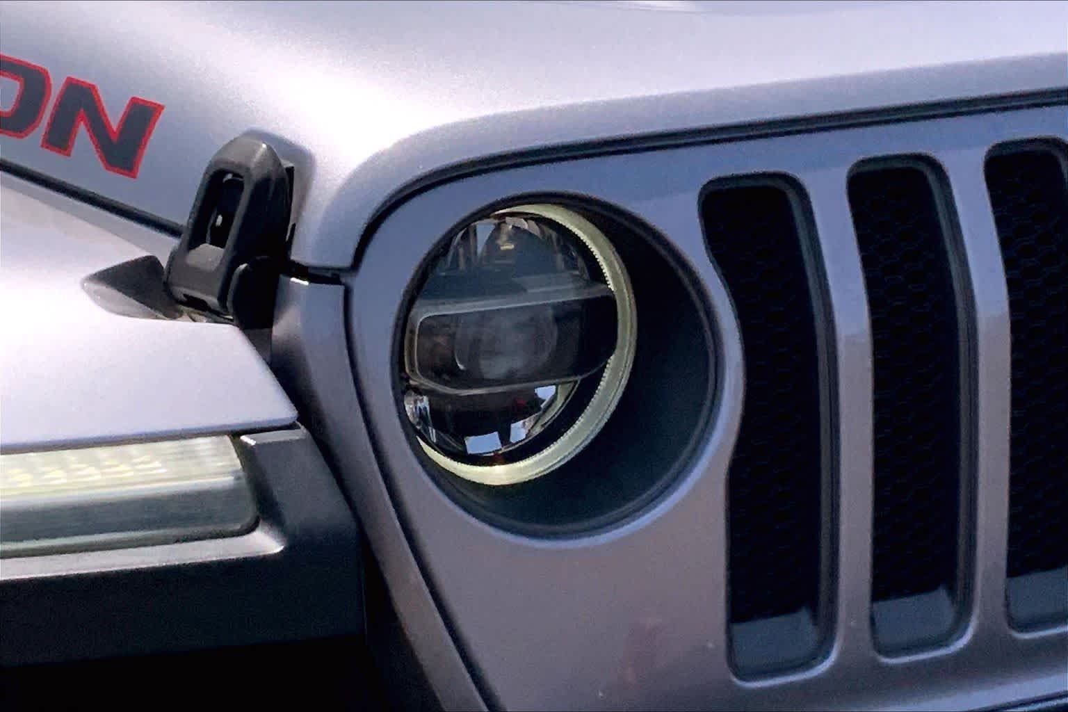 Used 2018 Billet Silver Metallic Clearcoat Jeep Rubicon image 28